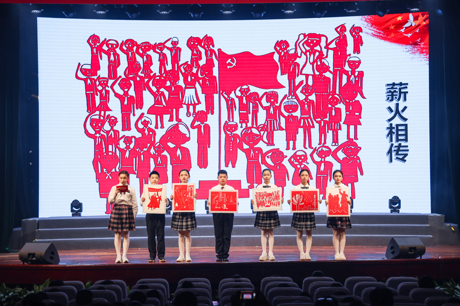“你们走过两万五千里，我们走向亿万光年！”校园内的百年穿越之旅太燃了！ - 图11