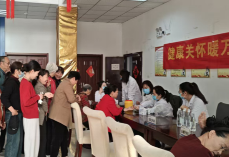 商丘电信金博大营业厅“爱心翼站”开展公益健康进社区活动 - 图1