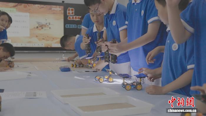 49位一线科学家齐聚“追光课堂”公益课程 培养孩子AI时代的科学思维 - 图2