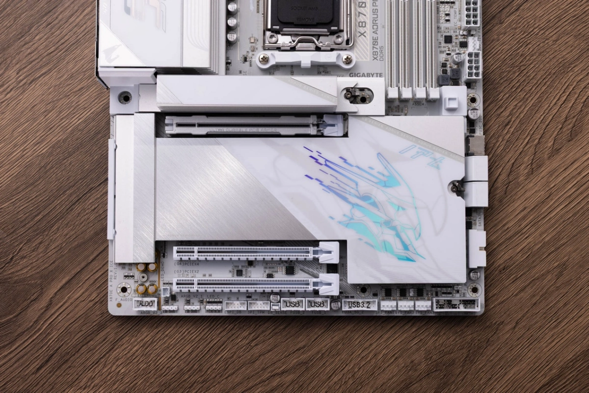 技嘉X870E X3D电竞冰雕主板评测：游戏玩家一步到位的选择 - 图3