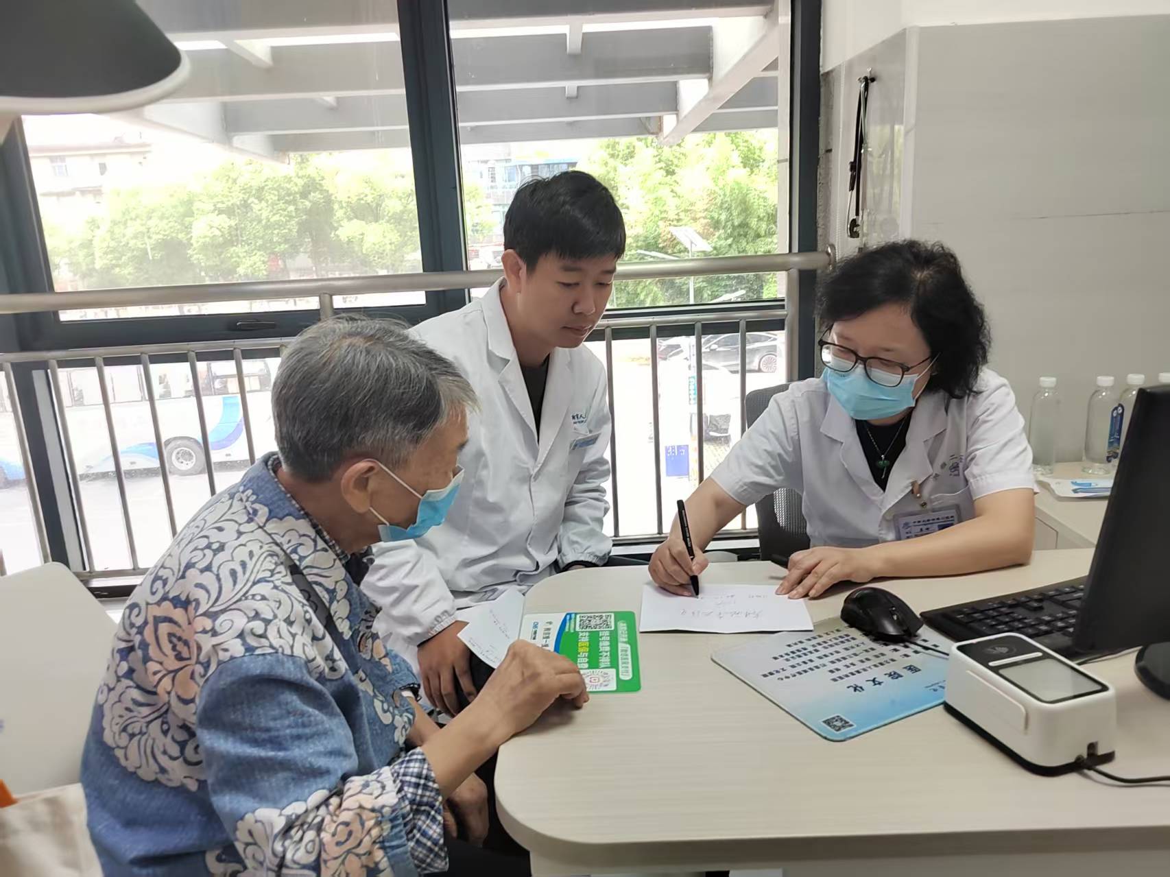 中南大学湘雅二医院赴临湘开展2026年“千名博士基层行”社会实践活动 - 图8