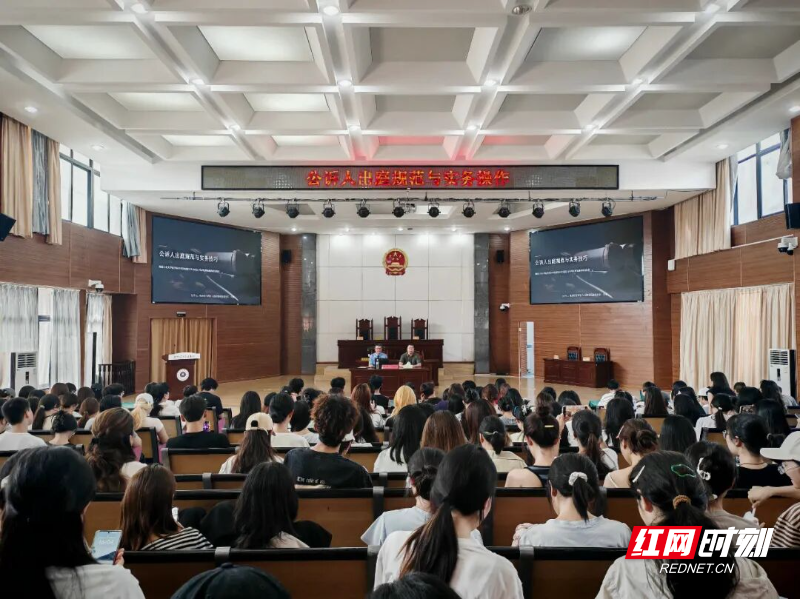 石峰区检察院检察官受邀为湖南工业大学法学院学子现场“传经” - 图1