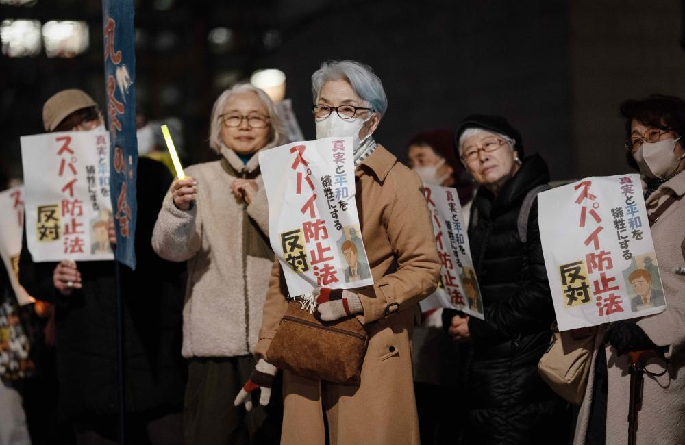 日本情报体系加速重构；埃博拉疫情疑似病例数破千；国际油价涨破90美元｜新黄河·环球午报 - 图5