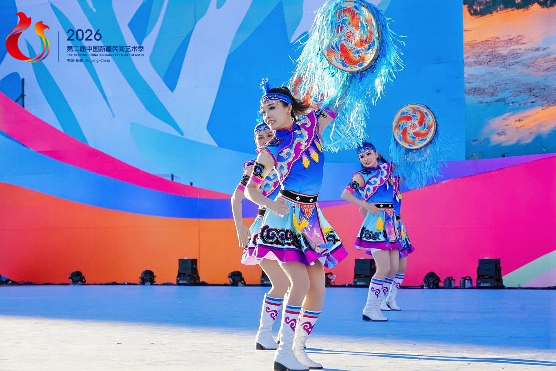 打起手鼓唱起歌——黑龙江《赫哲鼓韵》闪亮第二届中国新疆民间艺术季 - 图2