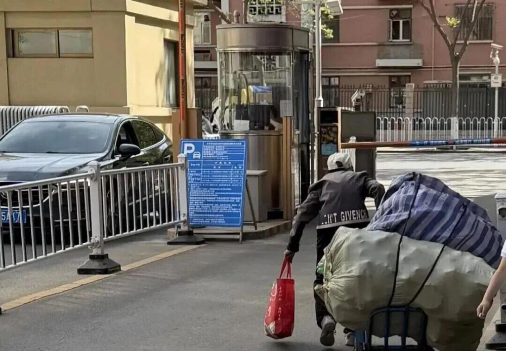 “感谢学校让拾荒老人进校”，这篇论文致谢火了！ - 图1