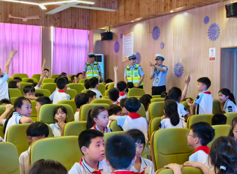 警校联动筑防线 安全出行伴成长 - 图18