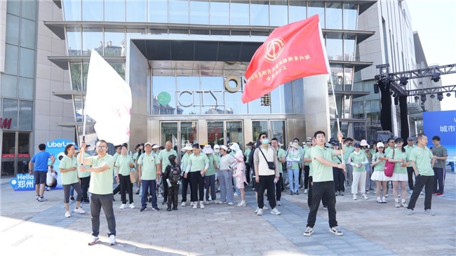 城市公益行·爱眼、爱运动、更健康——让爱看得见，天真无“斜”健步走活动在郑温暖举行 - 图9