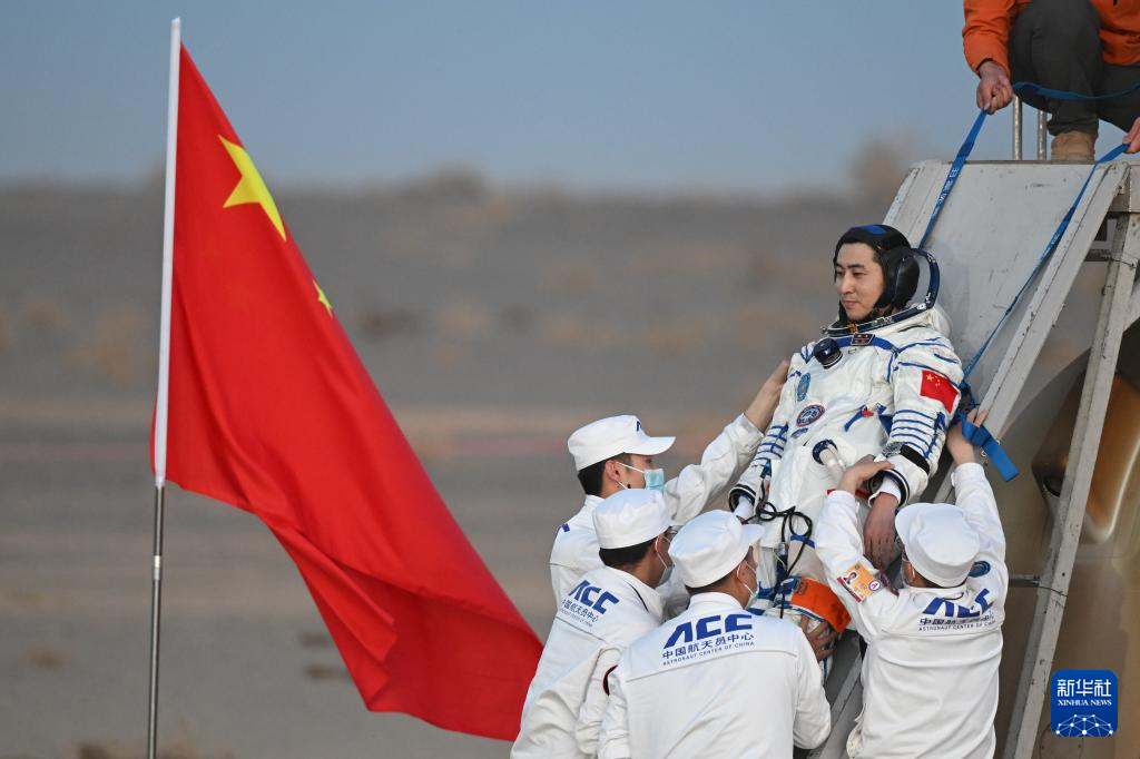 神舟二十一号航天员乘组返回任务取得圆满成功 - 图6