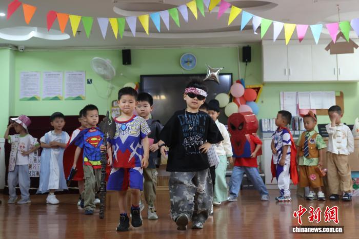 江西南昌：萌童自主游戏、创意走秀庆“六一” - 图5
