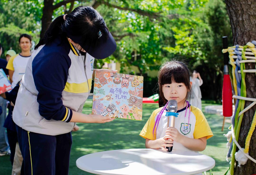 旧书焕新传书香、绿植伴读共成长！市南区举行“伴读绿芽成长纪”旧书置换活动 - 图5
