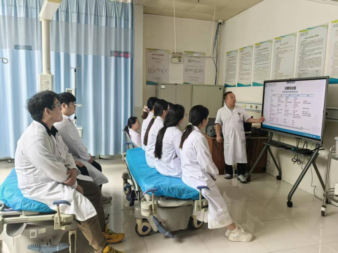 濮阳医专组织24级临床医学专业学生到二附院开展见习活动 - 图5