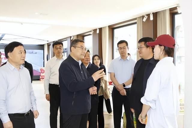 探寻榆林消费稳步增长的密码——省政协常委视察团榆林随行记 - 图2