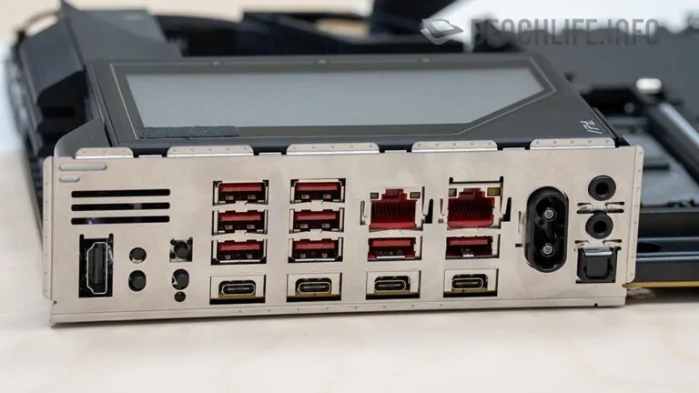技嘉展出未来英特尔MSDT主板样品，具备3组8-Pin CPU供电 - 图4
