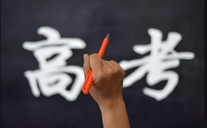 00后班主任首届学生要高考了：只大8岁 班级成绩第一 - 图3