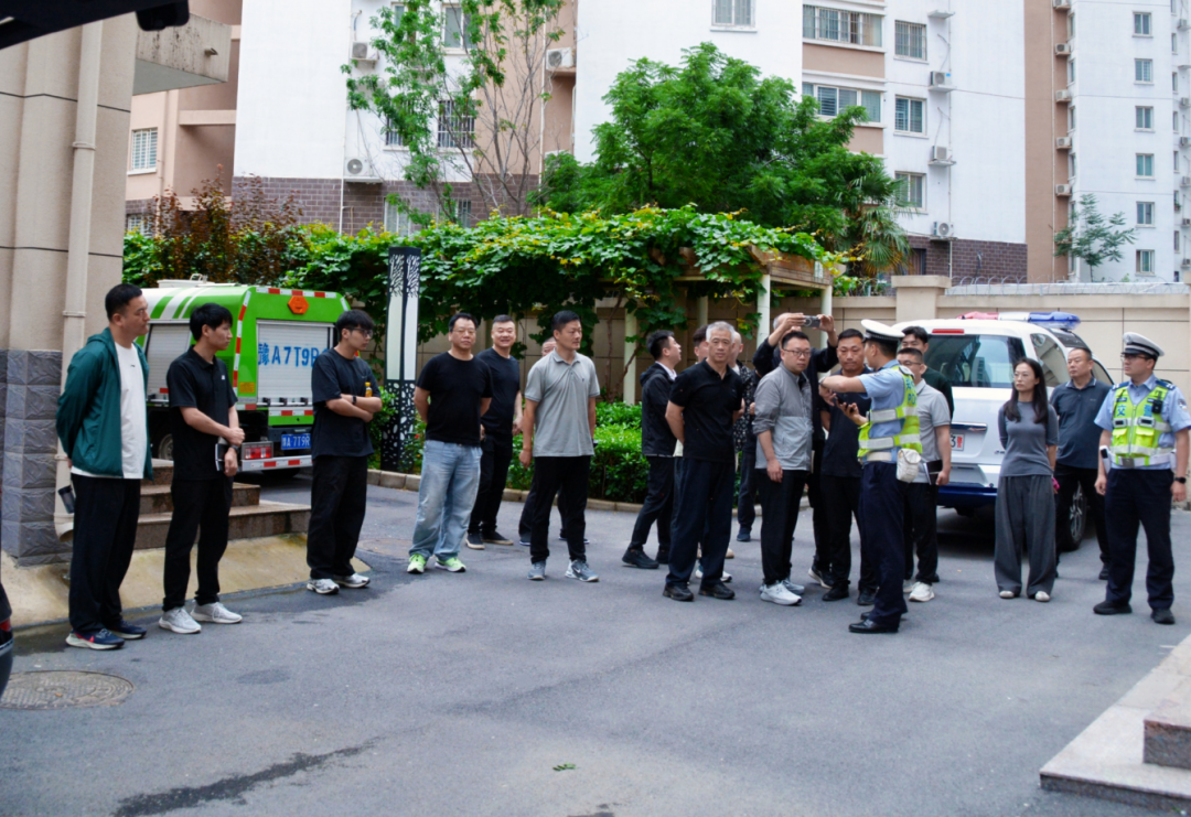 郑州交警：宣传进企业 警企携手筑平安 - 图5