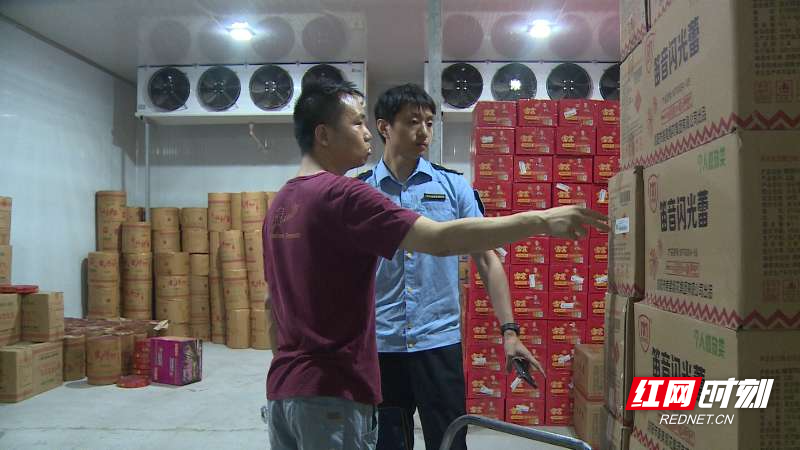 衡南泉湖：多部门联合查处一非法储存烟花爆竹窝点 - 图1