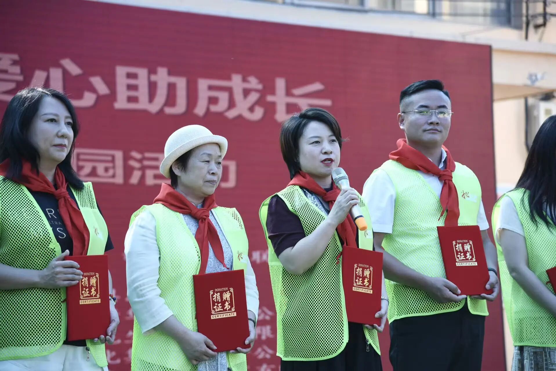 以书为媒传递温暖！“她世界·爱心书屋”落地新密乡村小学 - 图9