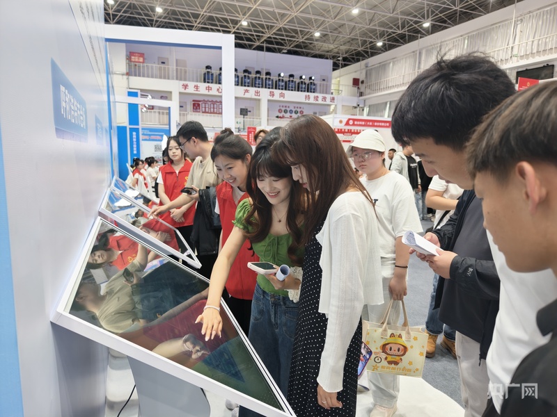 东北三省一区总工会联合启动校园专场招聘活动 - 图2