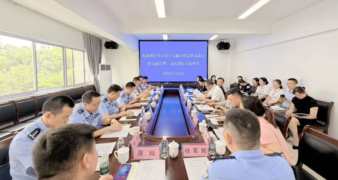 警医“狂飙”，为高速公路救援跑出“加速度” - 图2