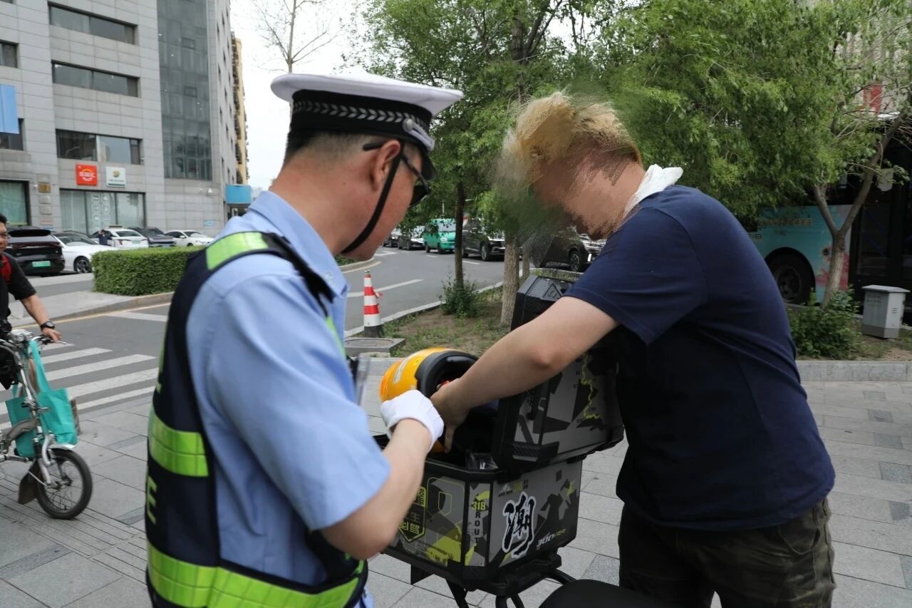 669名警力全城出击！长春市开展“一盔一带”集中整治 - 图1