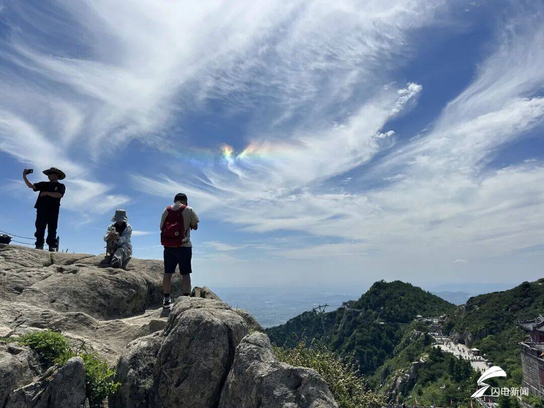 好运刷屏！泰山之巅现“七彩祥云” - 图8