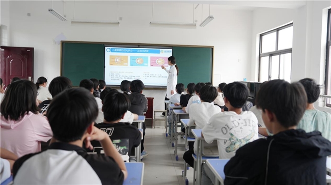 城市公益行·爱眼、爱运动、更健康——让爱看得见，天真无“斜”健步走活动在郑温暖举行 - 图4