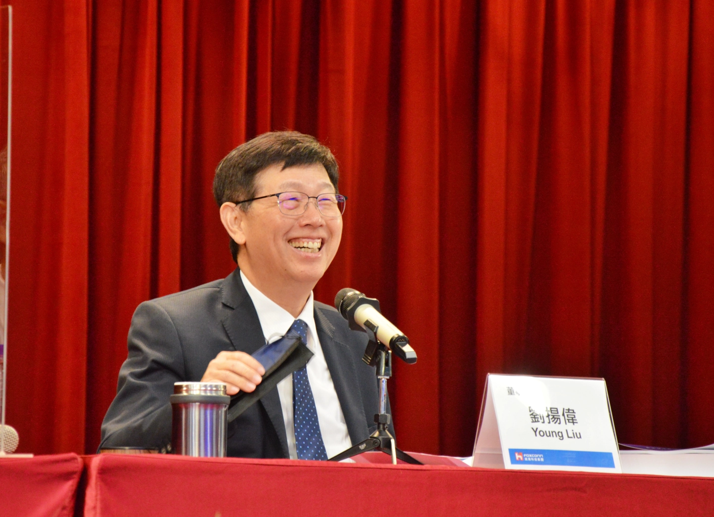 鸿海董事长刘扬伟：对未来增长动能充满信心 - 图1