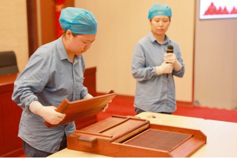 薪火相传 出师有成：同仁堂科技公司孔令君首席技师工作室举办出徒仪式 - 图10