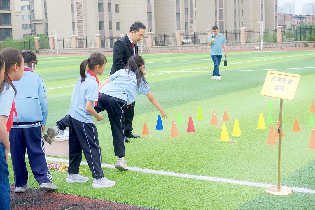 李沧法院走进青岛广水路小学开展庆“六一”法治趣味运动会 - 图2