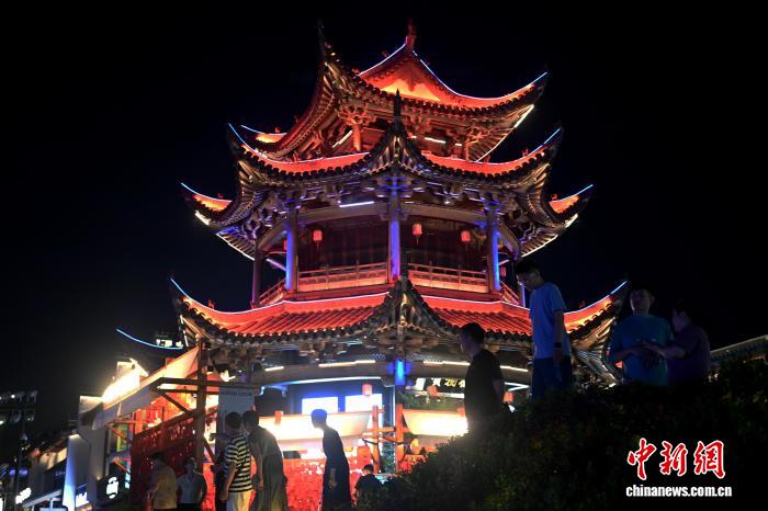 黄山：新安江畔流光溢彩 屯溪老街古意盎然 - 图2