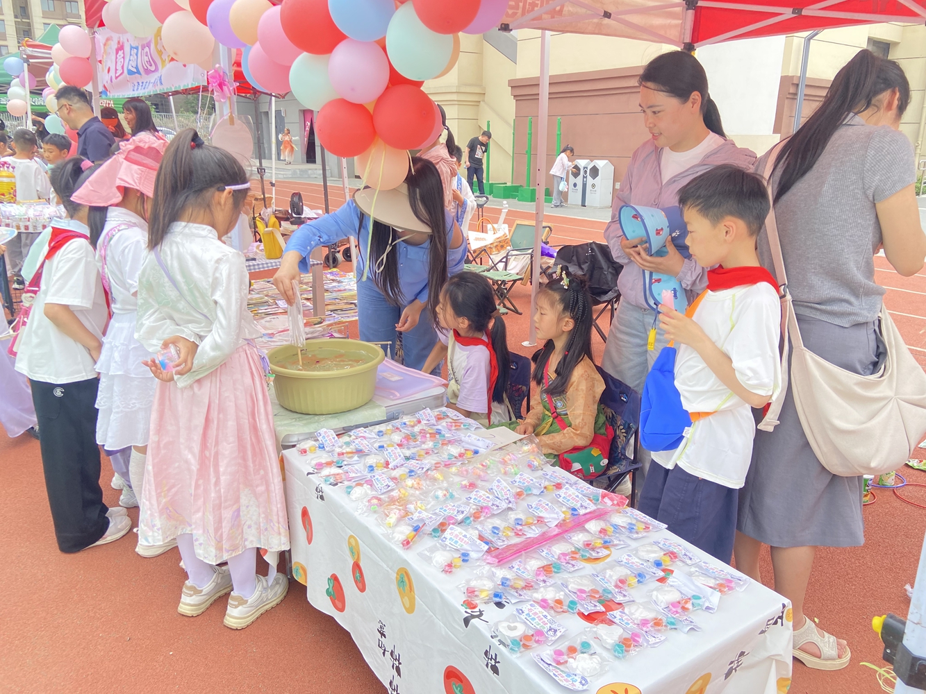 紫荆山南路小学开展六一“职业体验日一起来嗨购”主题活动 - 图2