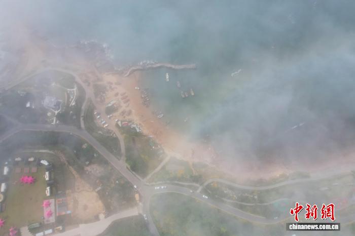 山东青岛再现平流雾景观 - 图3