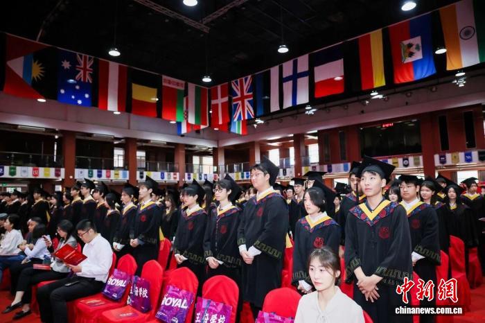 聚焦青年智慧与担当 北京王府学校举行2026届毕业典礼 - 图2