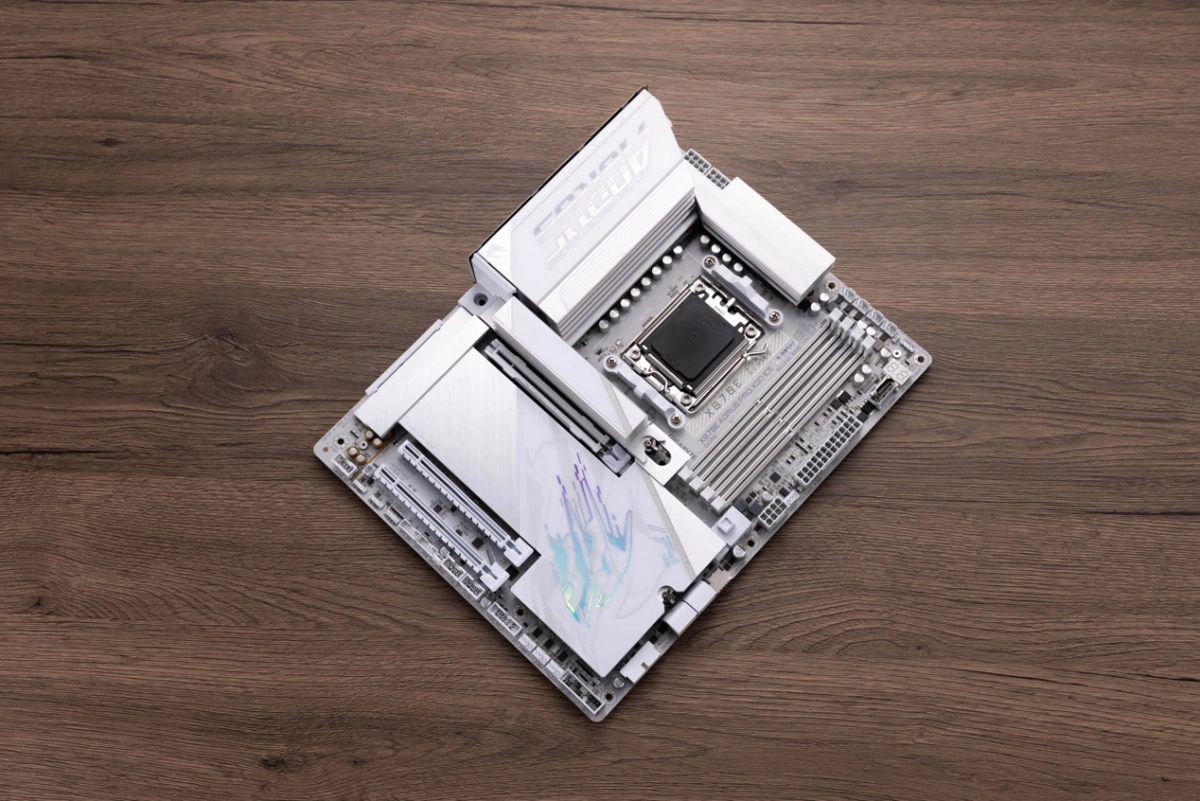 技嘉X870E X3D电竞冰雕主板评测：游戏玩家一步到位的选择 - 图1