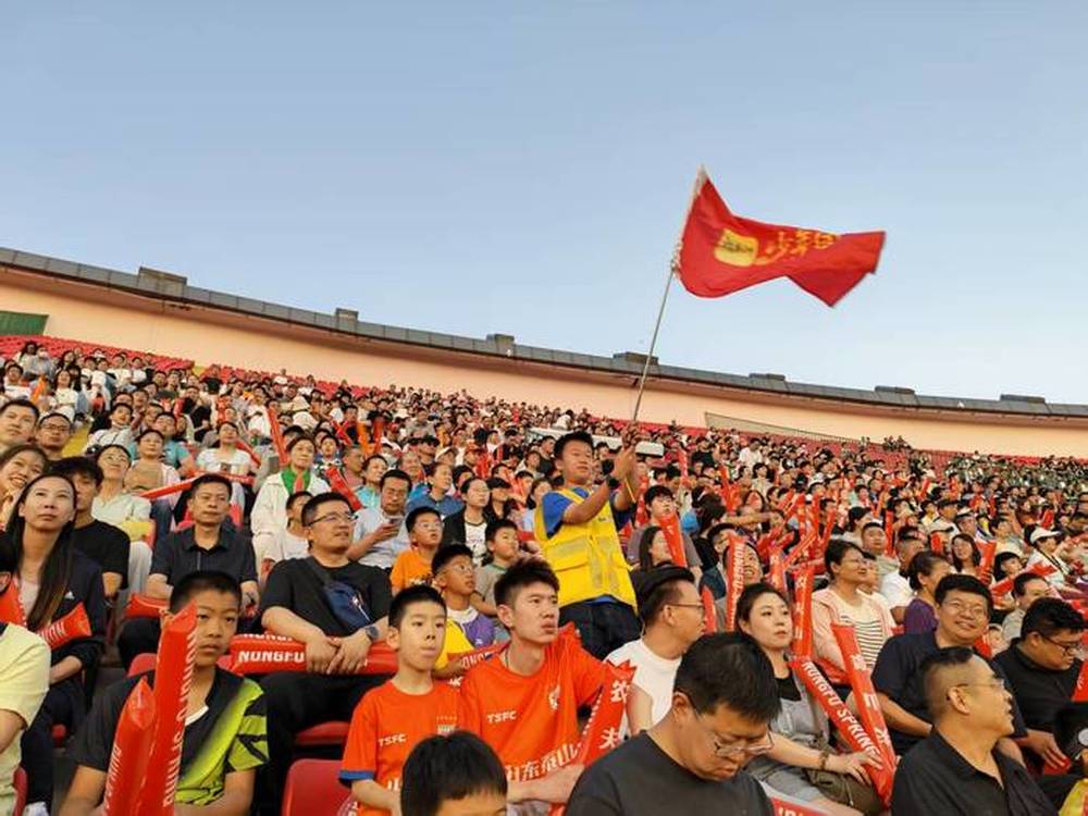 小球迷上线！新黄河少年团沉浸式打卡齐鲁超赛 - 图3