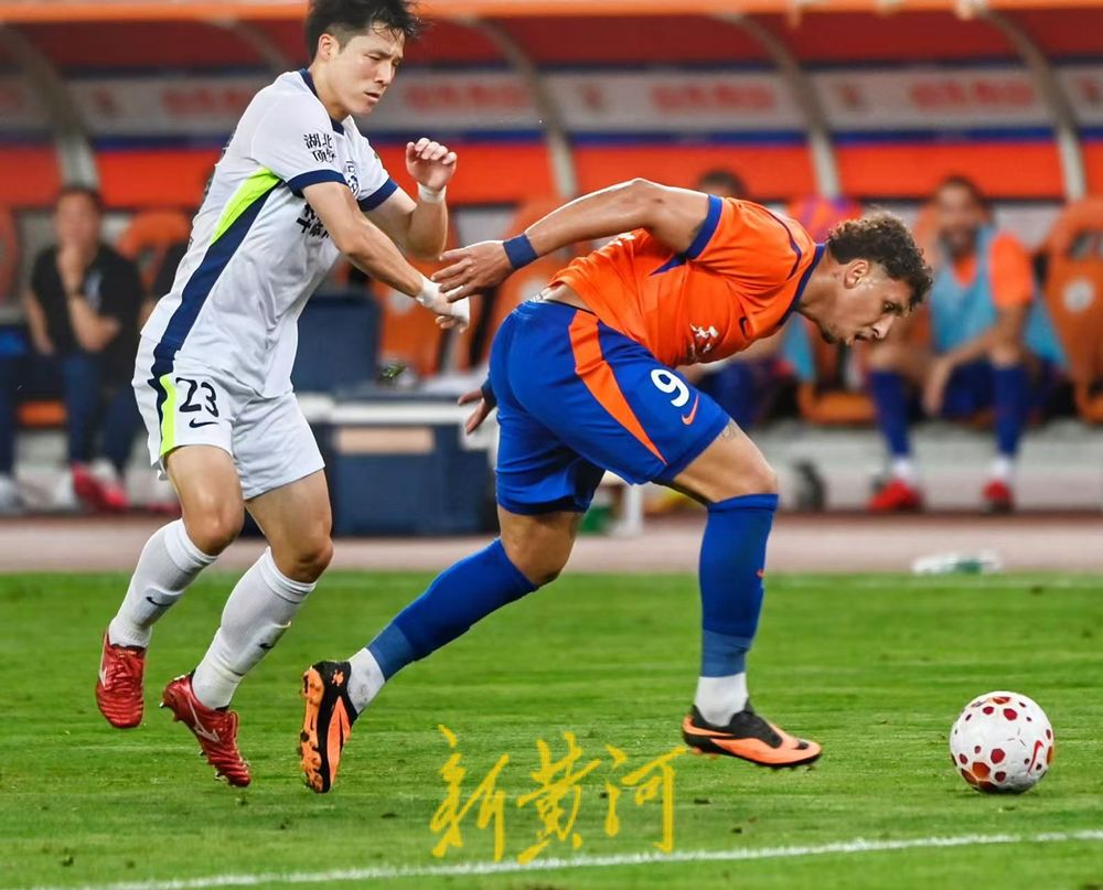 克雷桑伤退，泰山队0比1成都蓉城｜半场战报 - 图1