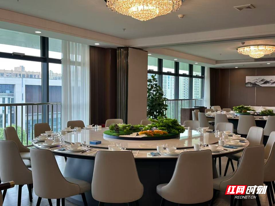 太香了！湖南这所大学 “万人食堂” 焕新，校外人士也能扫码开吃 - 图4