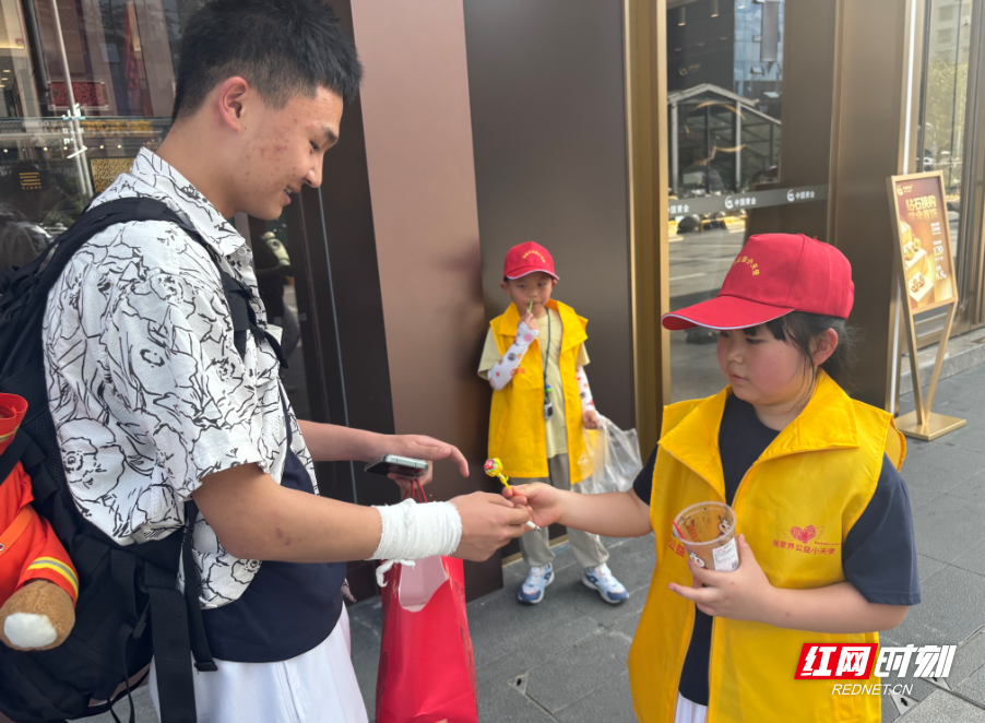 棒棒糖“大战”烟头！张家界暖心开启甜蜜控烟行动 - 图3