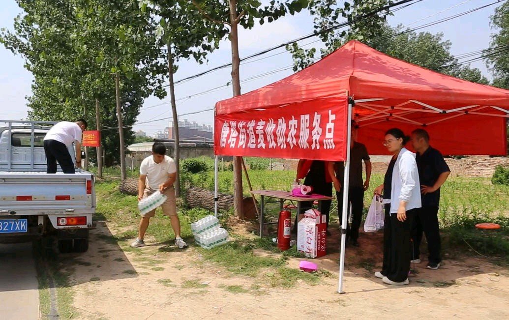 一杯水 一份凉 郓城240个服务点已就位，为麦收人撑起一片清凉！ - 图2