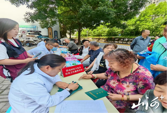 太原市大东关社区卫生服务中心开展家医签约进社区暨专家义诊活动 - 图6