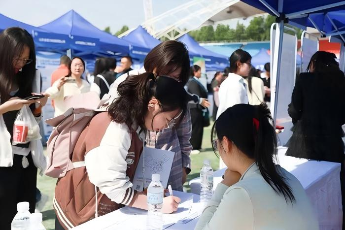 8000余名毕业生参与！山东举办“名特优新”个体工商户校园招聘活动 - 图2