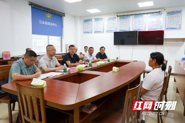 江永：李群辉到县信访局接访调研 - 图2