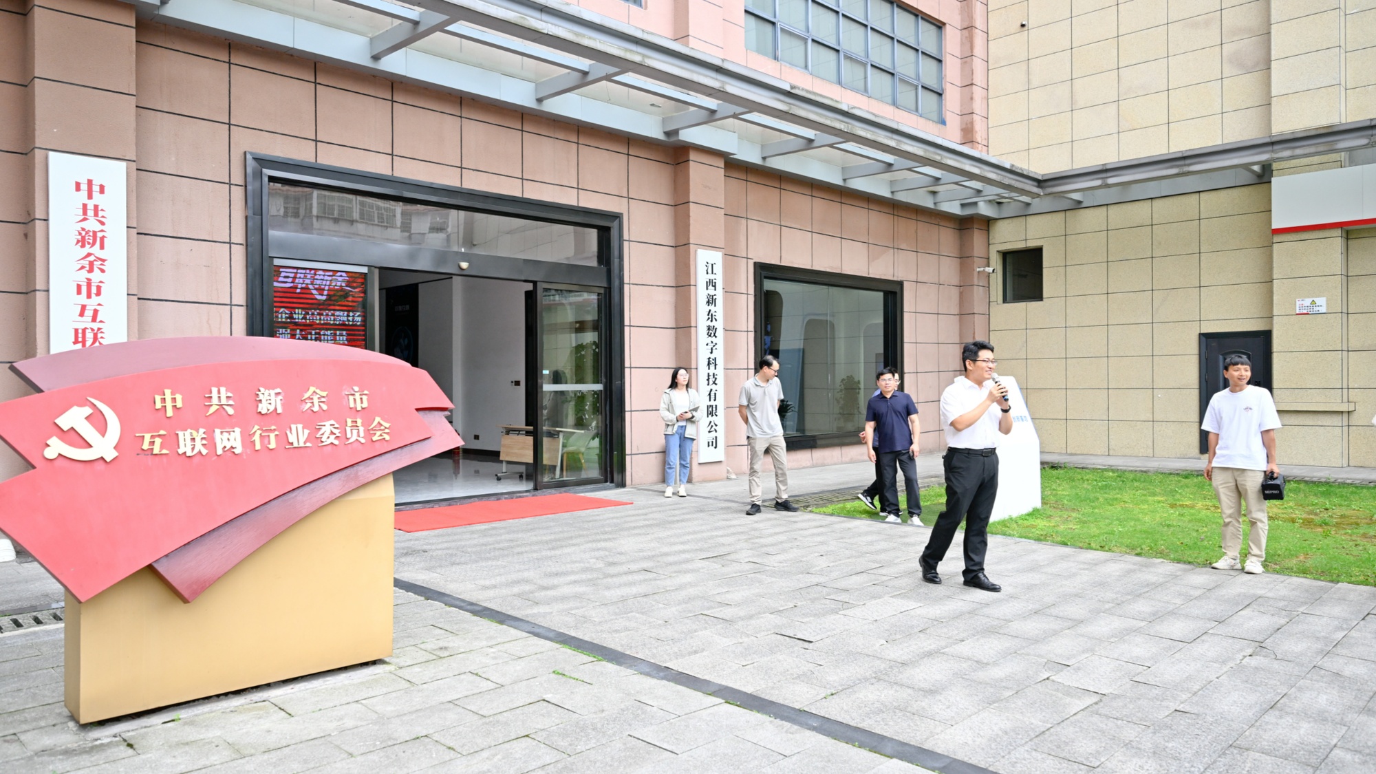 E法同行 赣鄱红韵｜新余：给主播安“家”也立规，小屏幕干出大买卖 - 图2