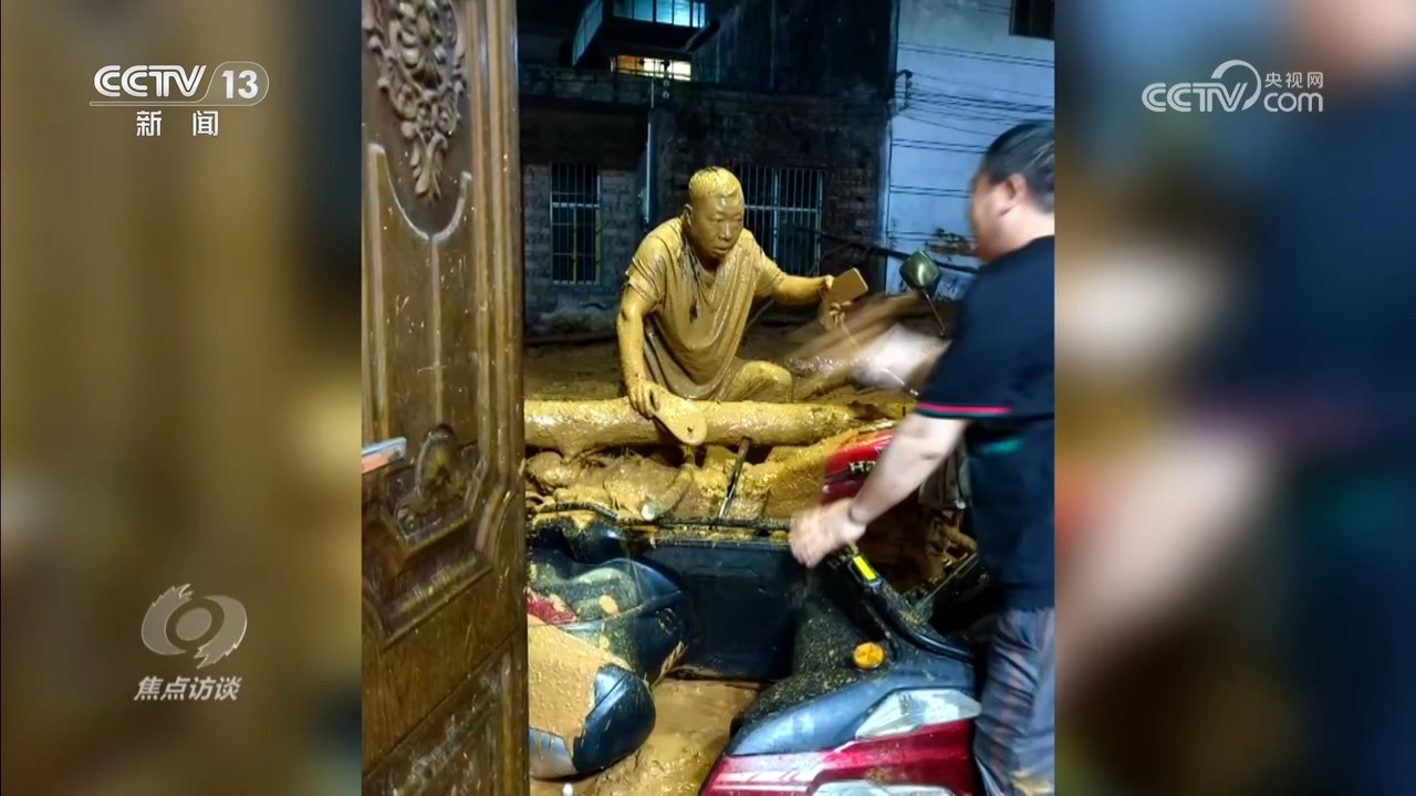 焦点访谈｜闻汛而动！党旗在防汛救灾一线高高飘扬 - 图1