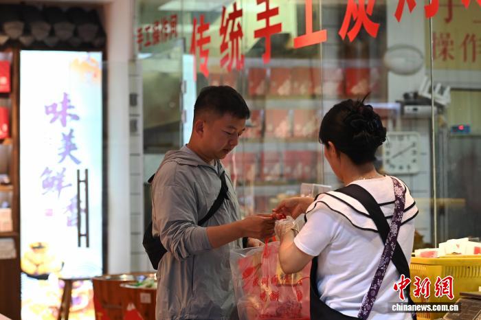 黄山：新安江畔流光溢彩 屯溪老街古意盎然 - 图7