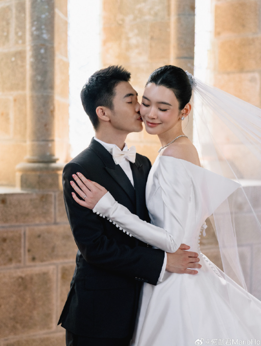 奚梦瑶与何猷君甜蜜晒婚礼现场高清大图！王嘉尔任伴郎 - 图3
