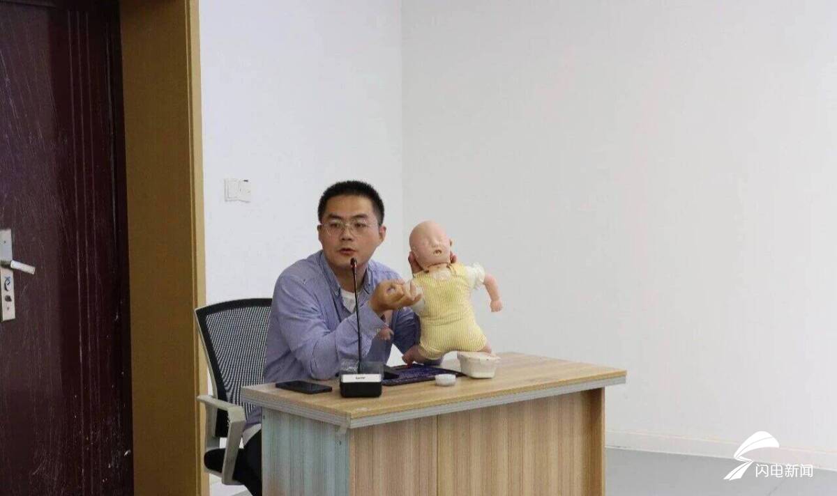 平阴县举办“婚育新风科学托育”活动，多维度服务群众健康 - 图2