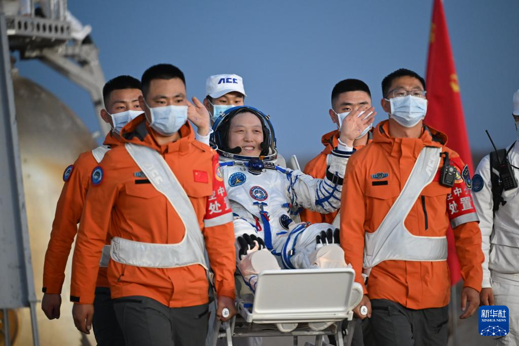 神舟二十一号航天员乘组返回任务取得圆满成功 - 图17