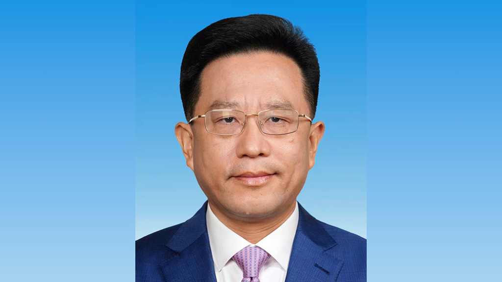 香港中联办秘书长王松苗履新经济日报社副社长 - 图1