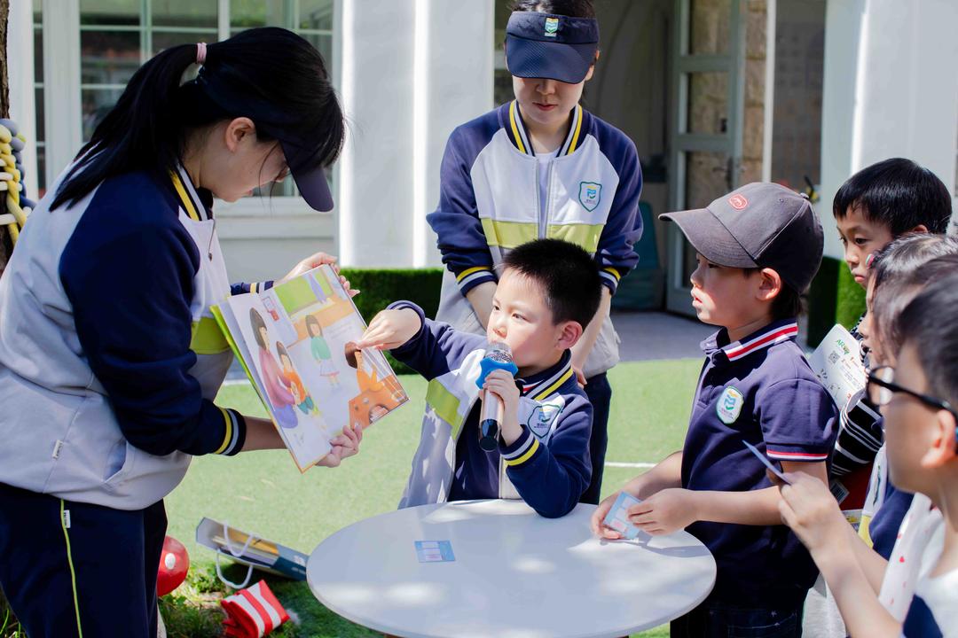 旧书焕新传书香、绿植伴读共成长！市南区举行“伴读绿芽成长纪”旧书置换活动 - 图2